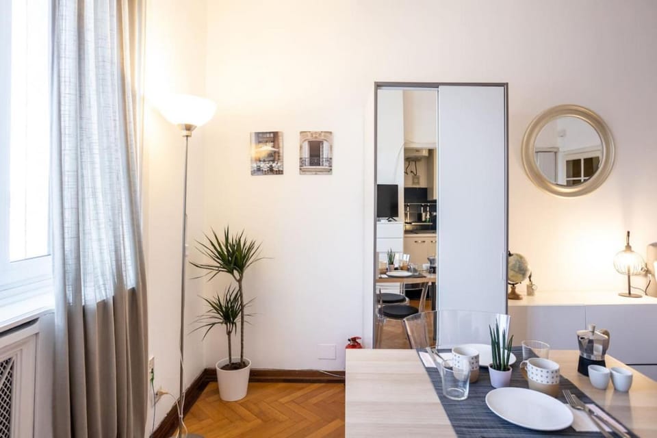 Centrale Duomo 10min - Cozy studio - Metro 2min Apartment in Milan