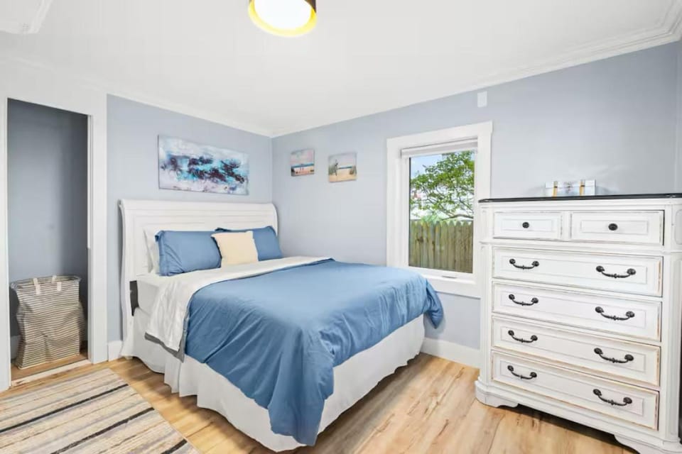 Newly Renovated Charming Beachfront Loft Apartment in Old Orchard Beach