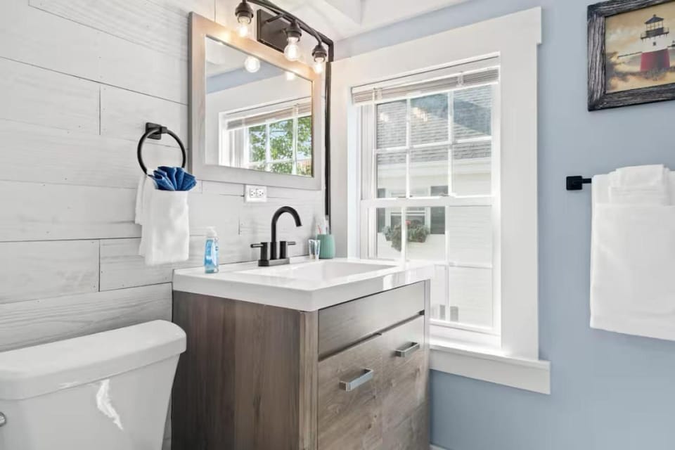New Renovated Oceanfront Loft and Style Apartment in Old Orchard Beach