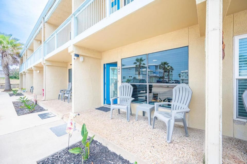 Five O Clock Somewhere Apartment in Port Aransas