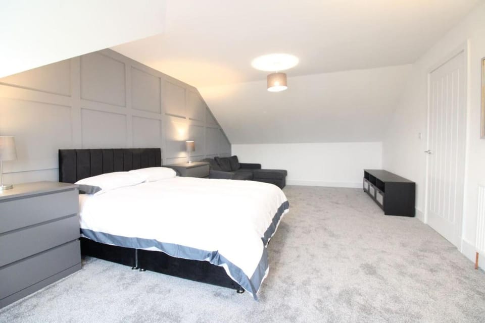 Premium 4 Bedroom, Airdrie, Glasgow. House in Airdrie