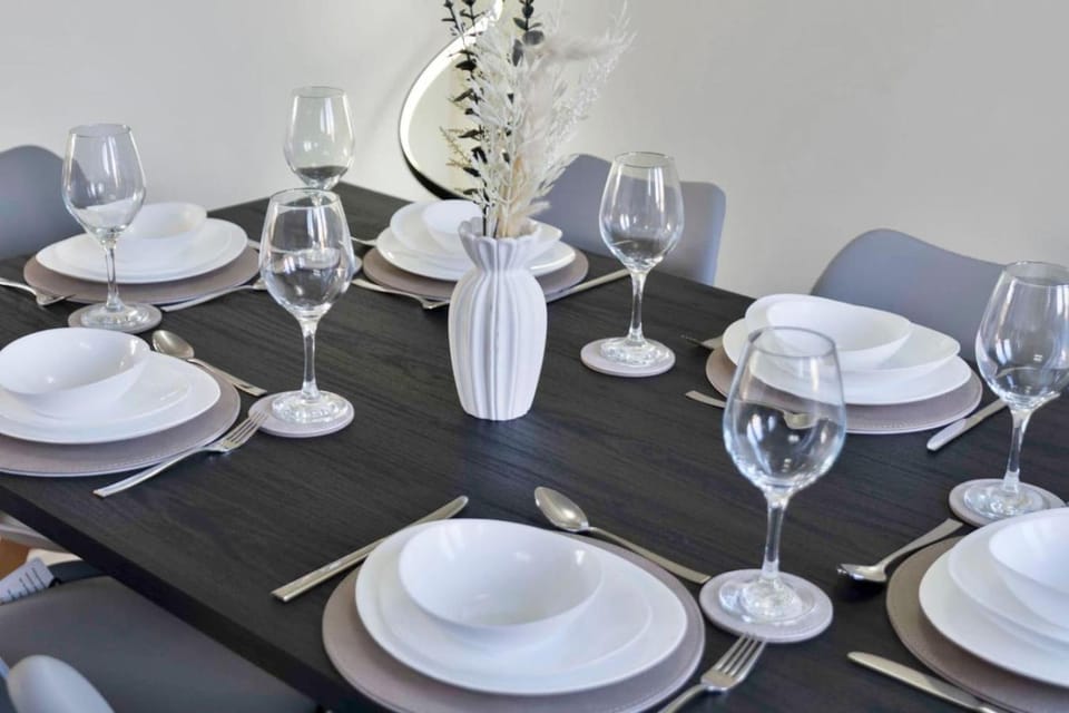 Deluxe 3 Bed House, Dunfermline House in Dunfermline