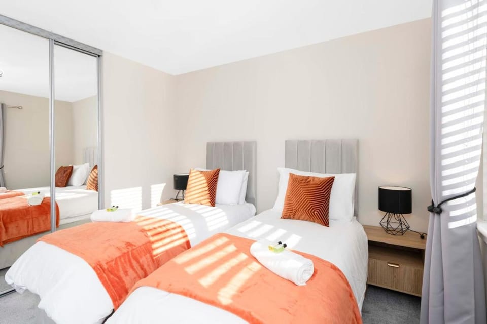 Deluxe 3 Bed House, Dunfermline House in Dunfermline