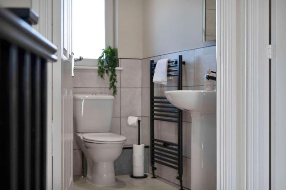Deluxe 3 Bed House, Dunfermline House in Dunfermline