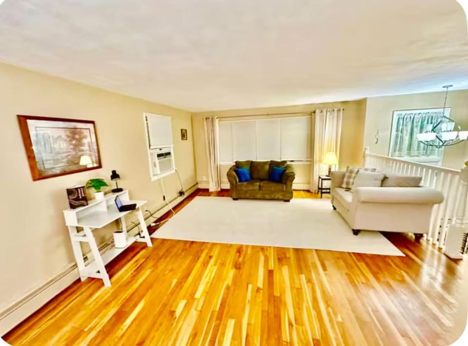 Eloquent Room Near BU UHS Lourdes Queen Bed House in New York