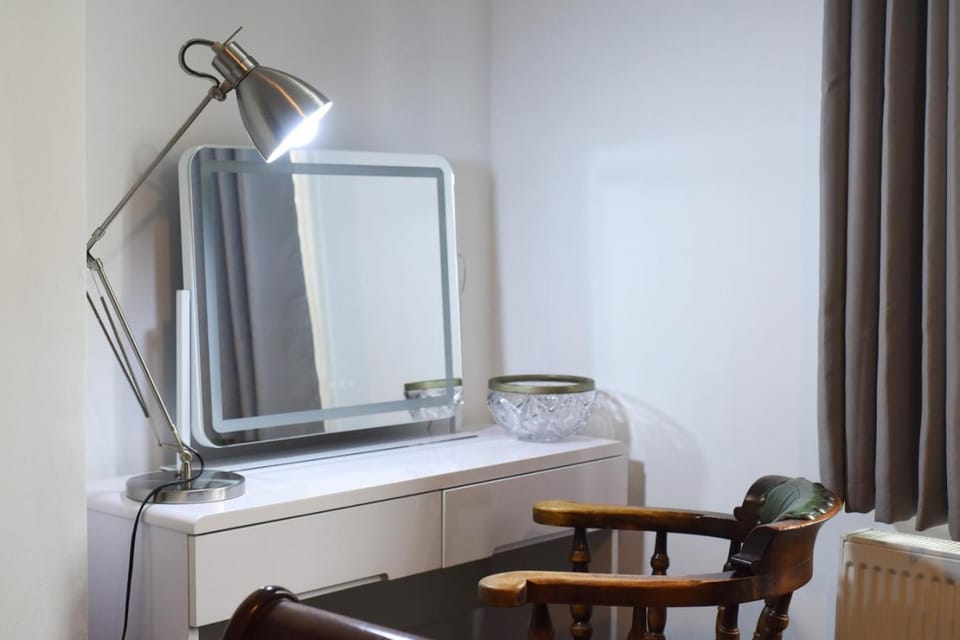Air Maison - Britannia House - Tech Geared 3 Bedroom House in Portsmouth