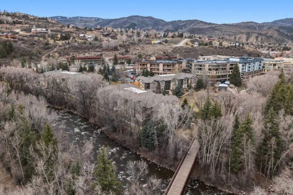 Riverfront 2-Bedroom Retreat in Edwards House in Edwards