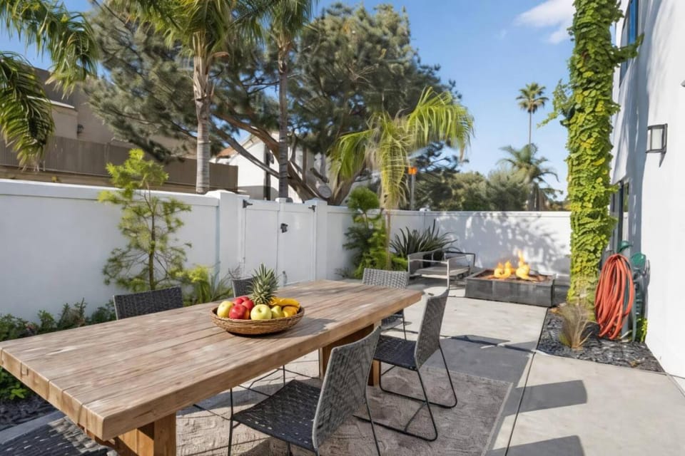 Outrigger Beach Retreat House in Oxnard