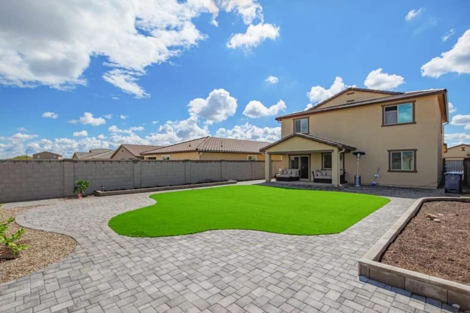 Spacious 4BR Buckeye Home with Great WiFi Full Kitchen and Easy Access to Local Attractions House in Buckeye