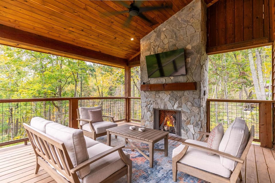 Bear Down Lodge at Eagles Nest House in Watauga