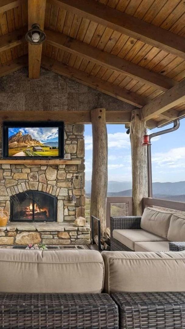 Over The Top Lodge at Chappell Farms House in Watauga