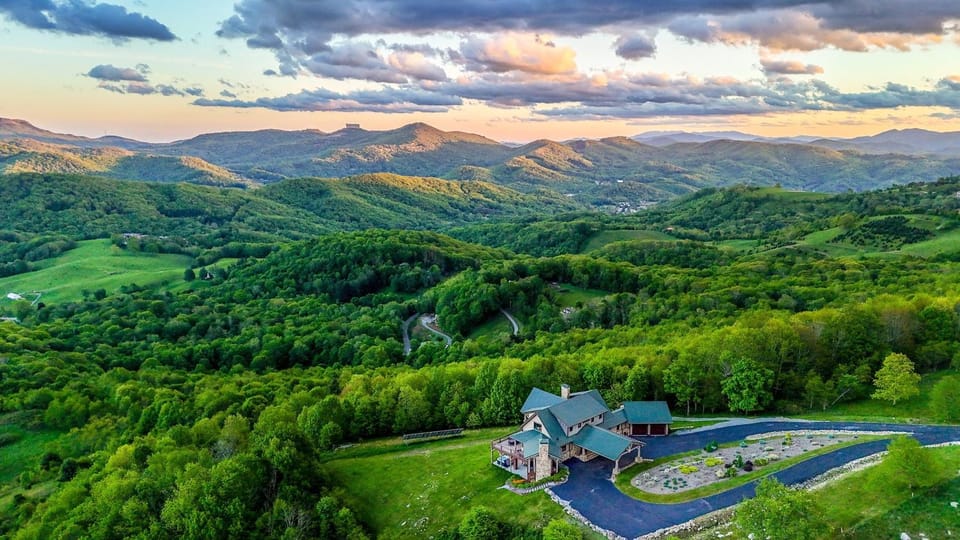 Over The Top Lodge at Chappell Farms House in Watauga