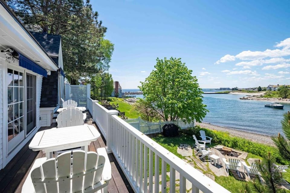 Ocean Pointe - 5 Bedroom 4 Bath Water Front Home House in Kennebunkport