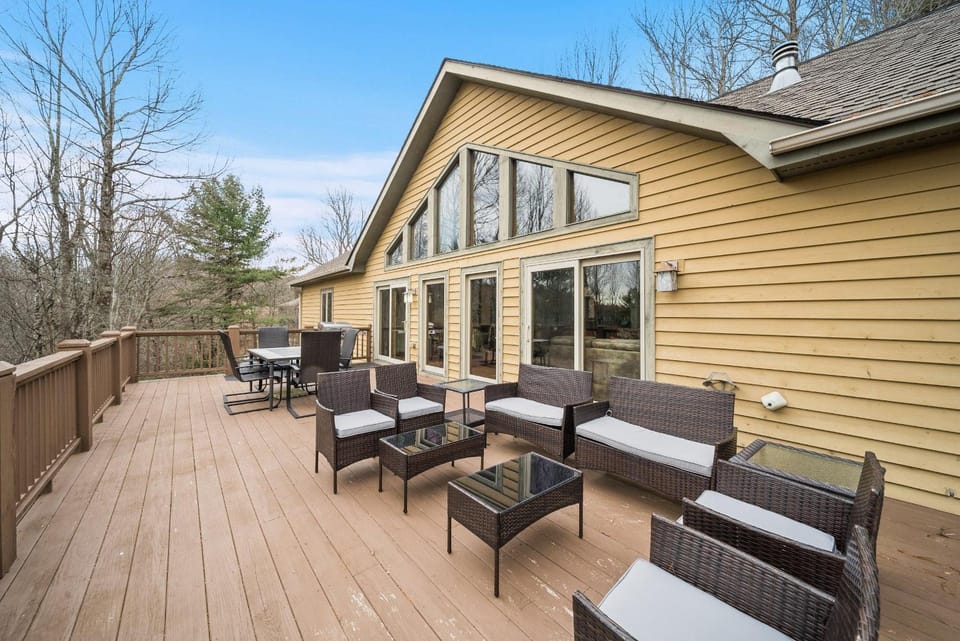 Blowing Rock Retreat House in Watauga