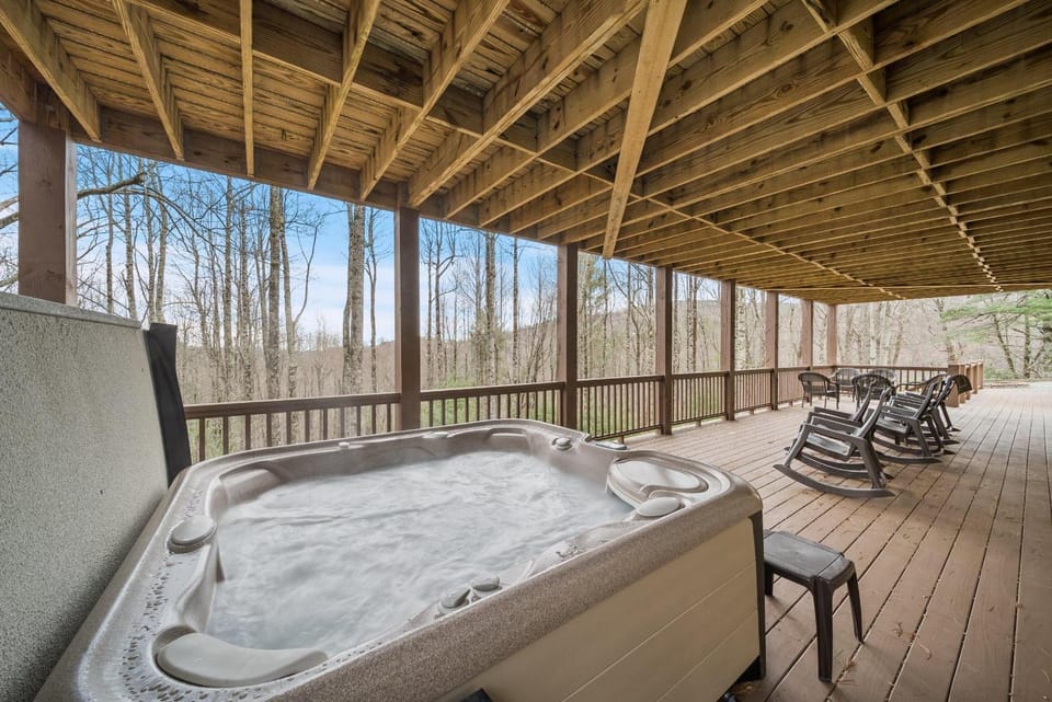 Blowing Rock Retreat House in Watauga