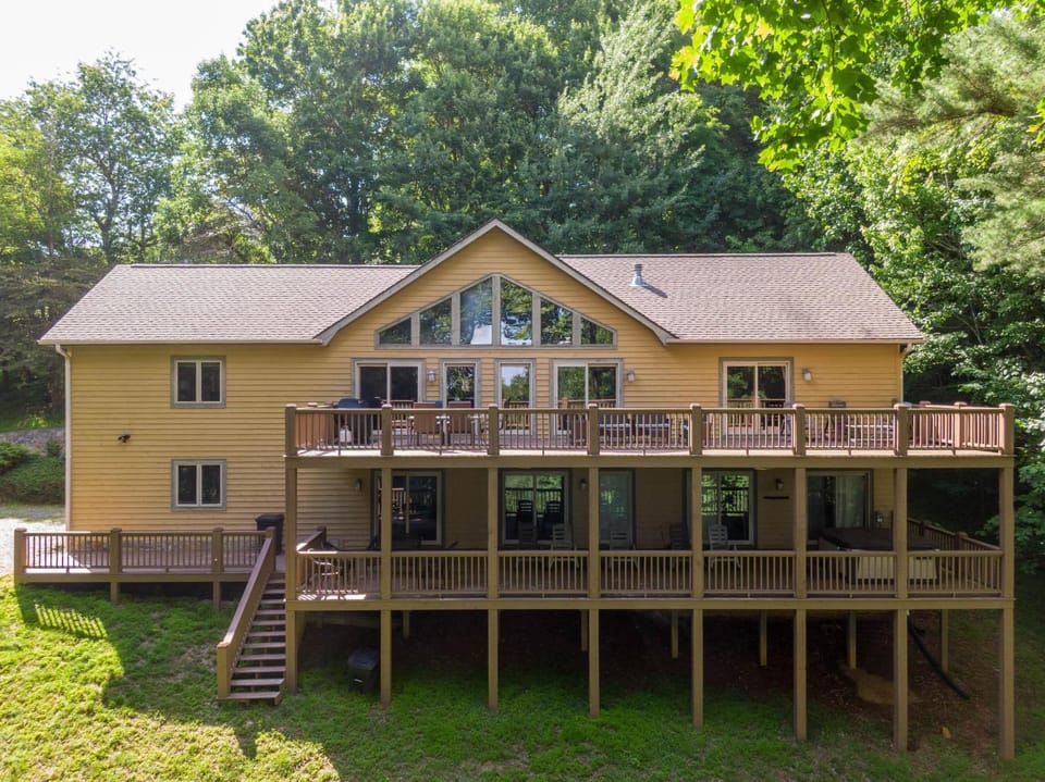 Blowing Rock Retreat House in Watauga