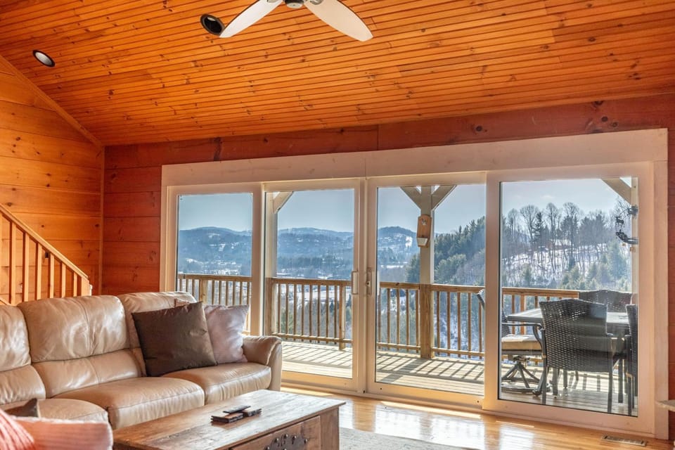 Rosey Outlook House in Watauga