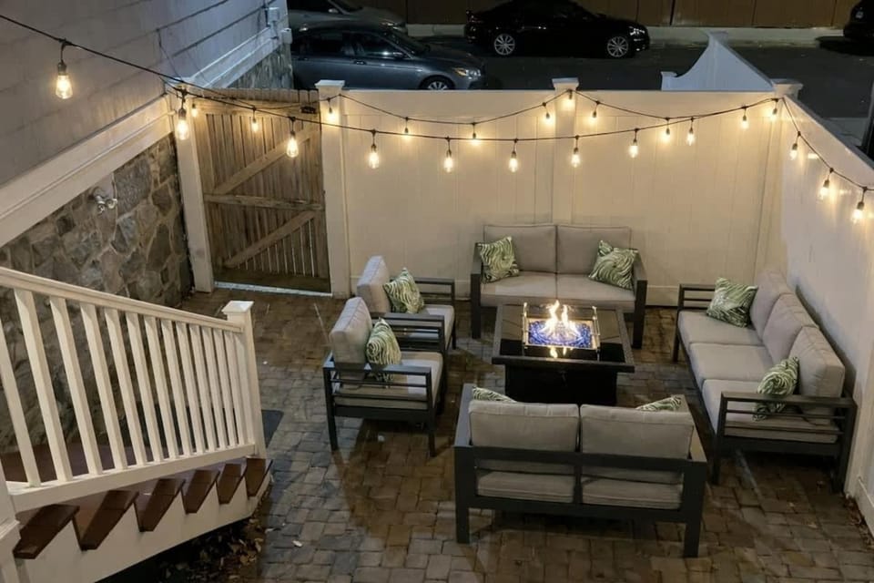 Free Parking Sleeps 10 3BD 3BA Amenities Holiday Home House in Somerville