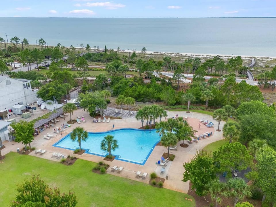 2 Pools | Pet-Friendly | Sleeps 10 | Golf Cart House in Florida