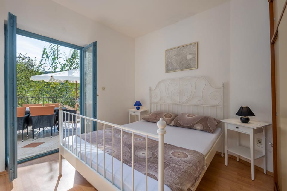 Bed, Balcony/Terrace, Bedroom