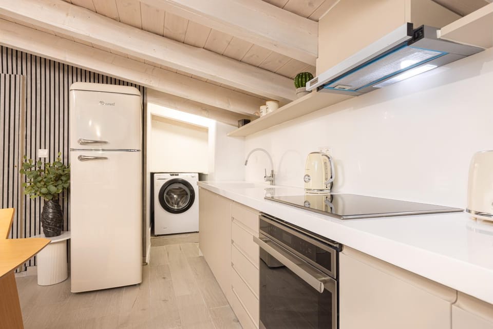 Kitchen or kitchenette, washing machine, kitchen