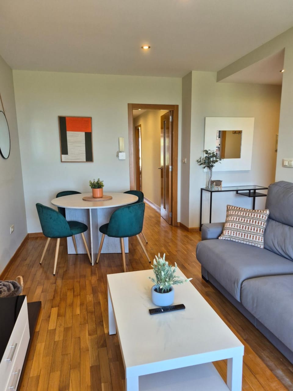 Seating area, Dining area