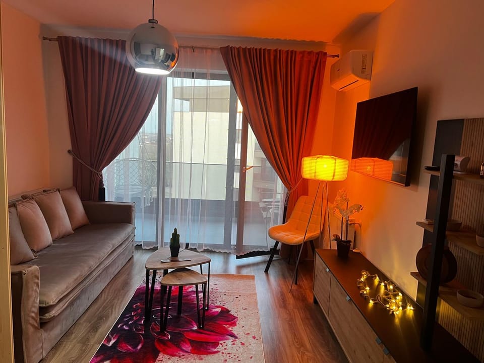 Communal lounge/ TV room, TV and multimedia, Living room, Seating area, Evening entertainment