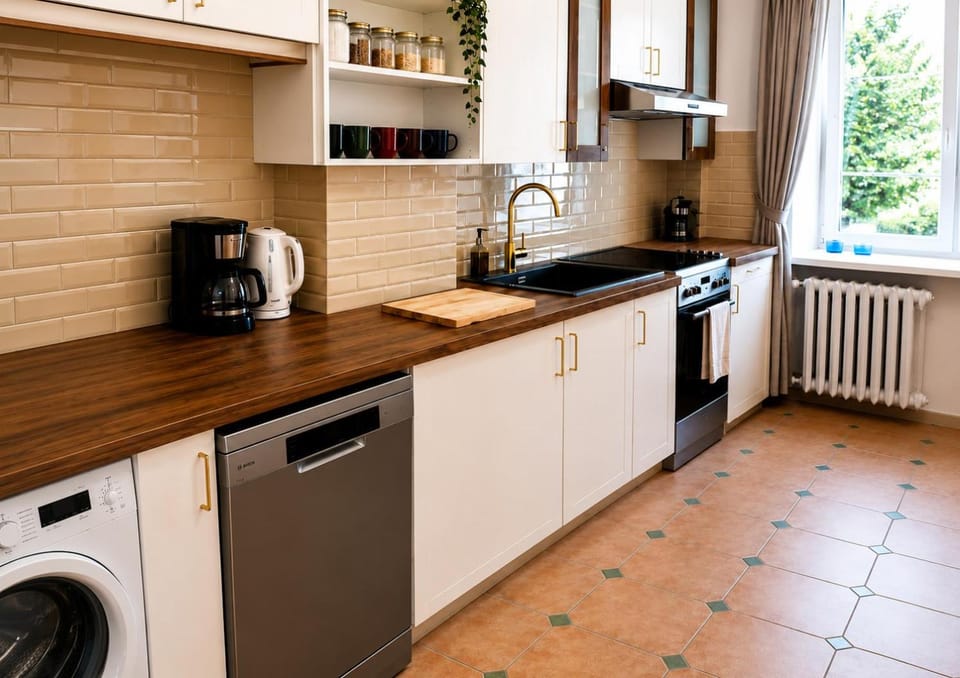 Kitchen or kitchenette