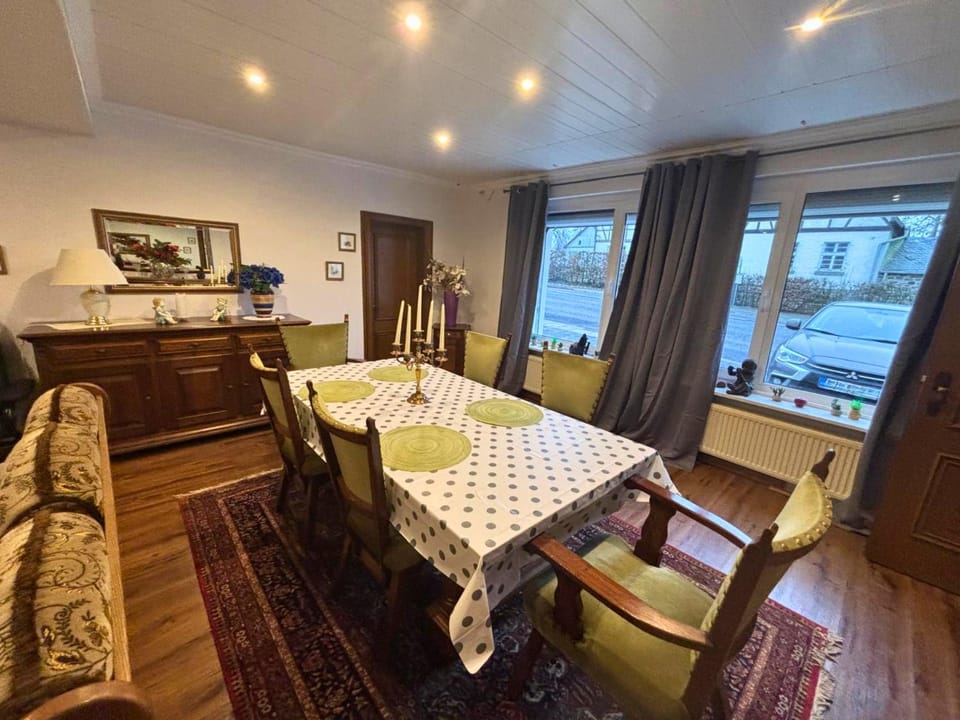 Living room, Seating area, Dining area