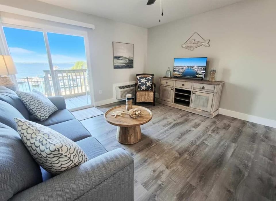 Waterfront 1-Bedroom Condo in Panama City House in Highway 30A Florida Beach