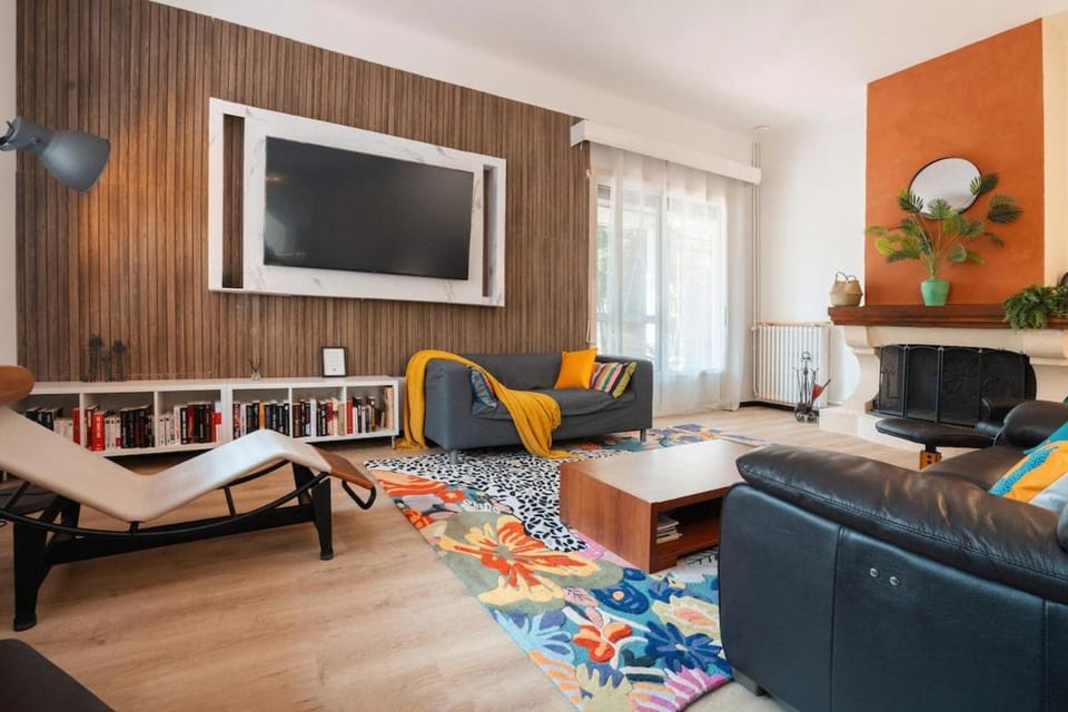 Communal lounge/ TV room, Living room
