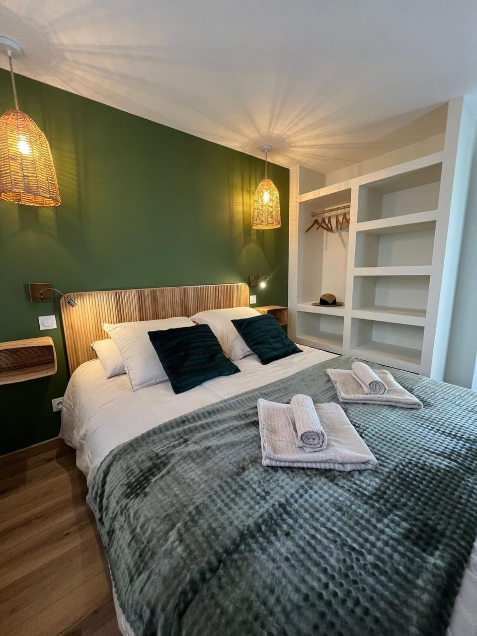 Bed, Photo of the whole room