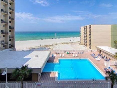 Property building, Natural landscape, Bird's eye view, Beach, Pool view, Sea view, Swimming pool, sunbed