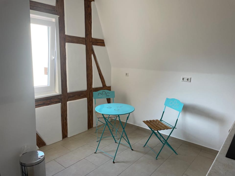 Seating area, Dining area