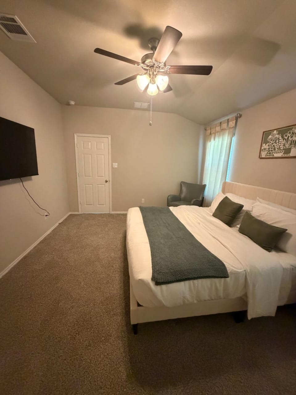 Modern 3BR Smart Home Near Fort Cavazos House in Killeen