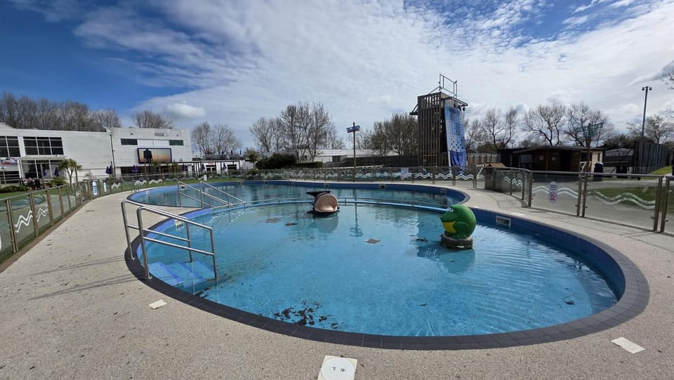 Day, Natural landscape, Pool view, Swimming pool