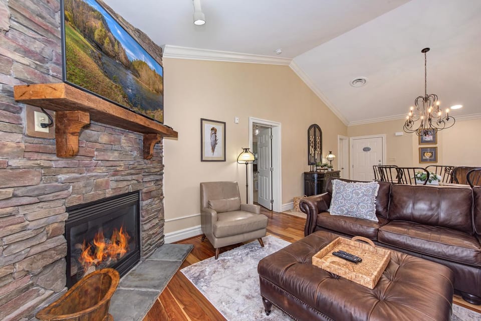 TV and multimedia, Living room, fireplace, furniture