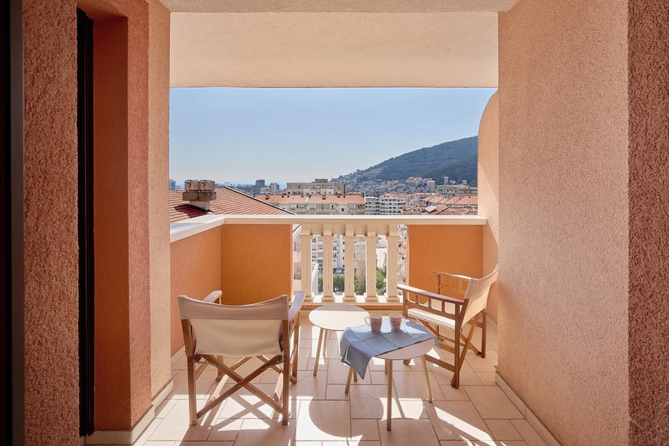 Balcony/Terrace, City view