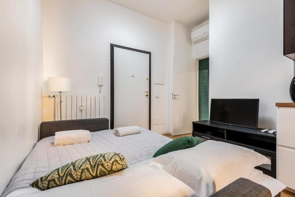 Bright Apartment-Linate 10'- Duomo 10 min Apartment in Milan