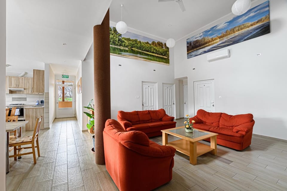 Communal lounge/ TV room