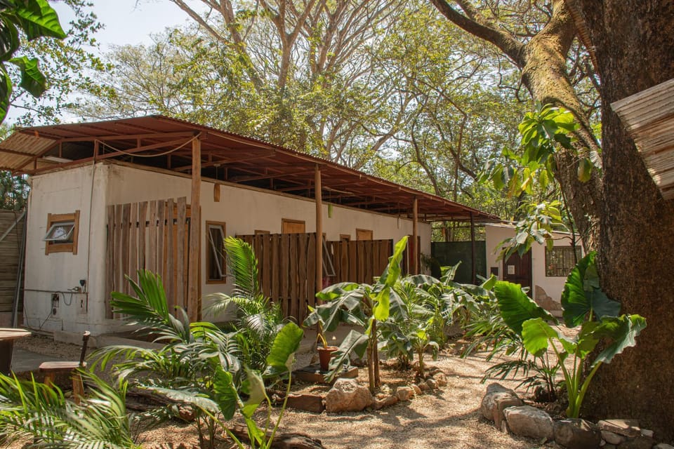 Noni garden apartment Bed and Breakfast in Tamarindo