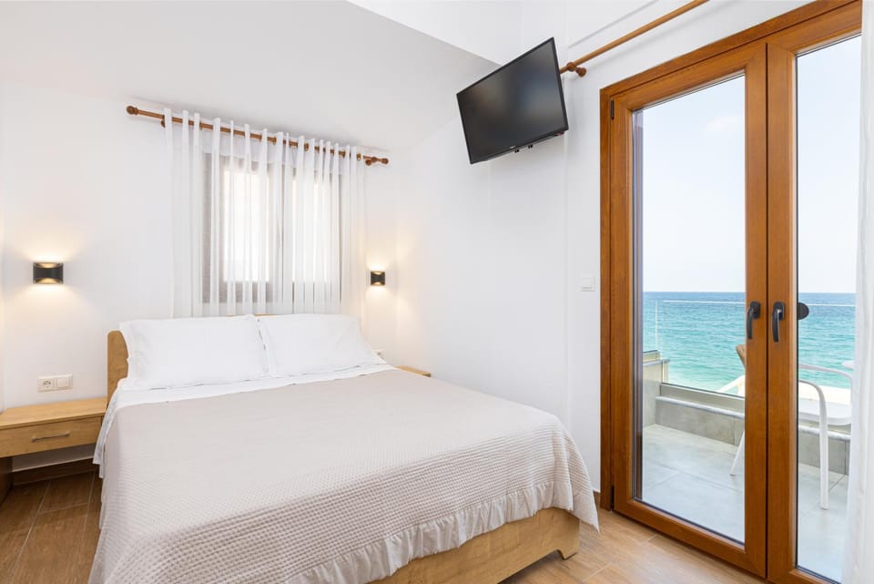 Bed, View (from property/room), Balcony/Terrace, Photo of the whole room, Bedroom, Sea view