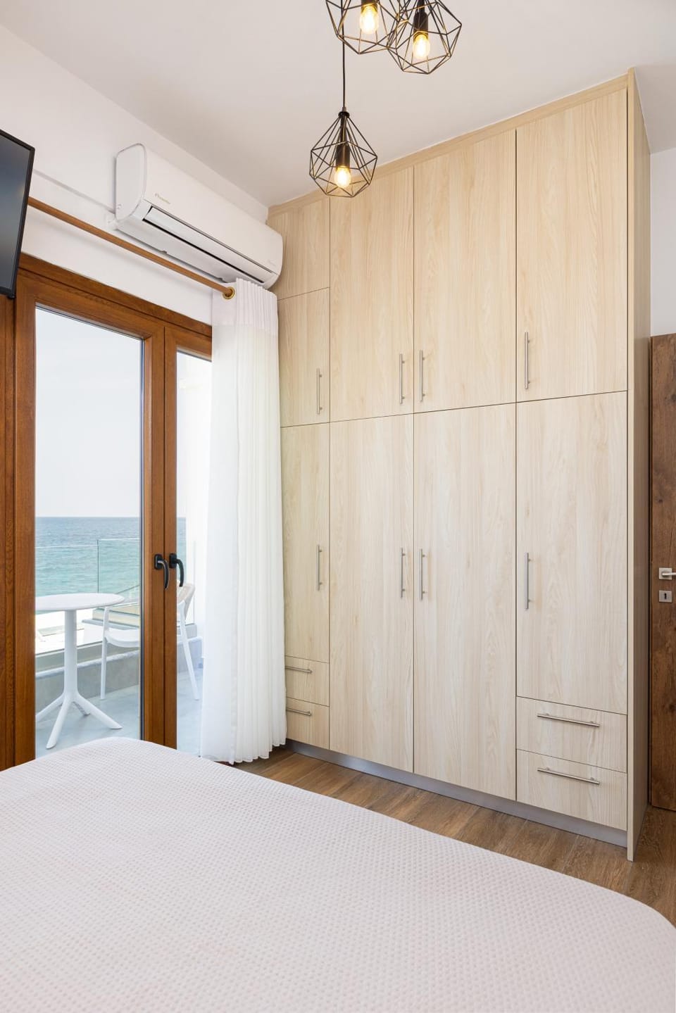 Bed, Bedroom, wardrobe, air conditioner