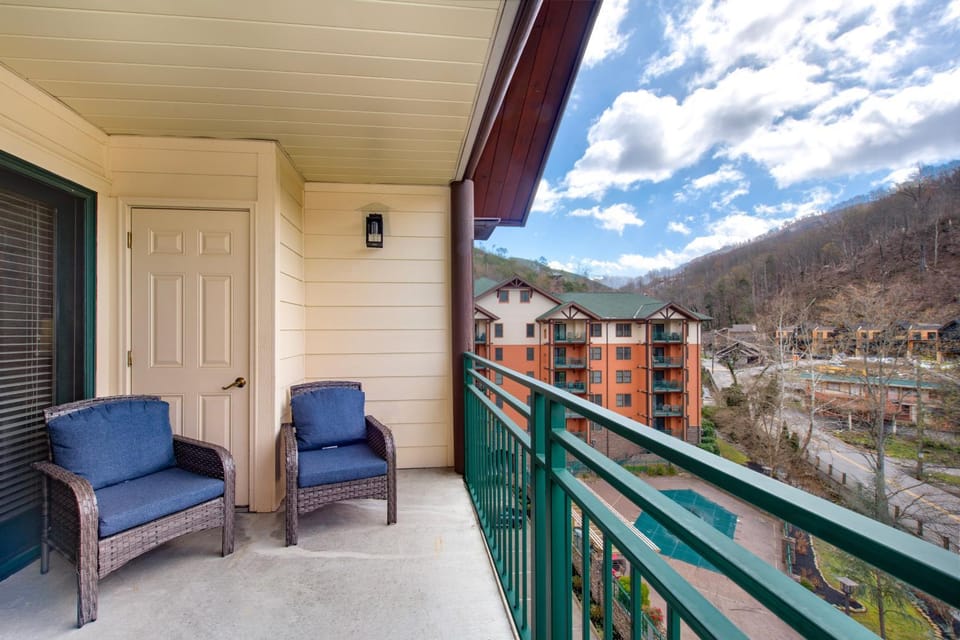 Day, Balcony/Terrace, Seating area, Mountain view
