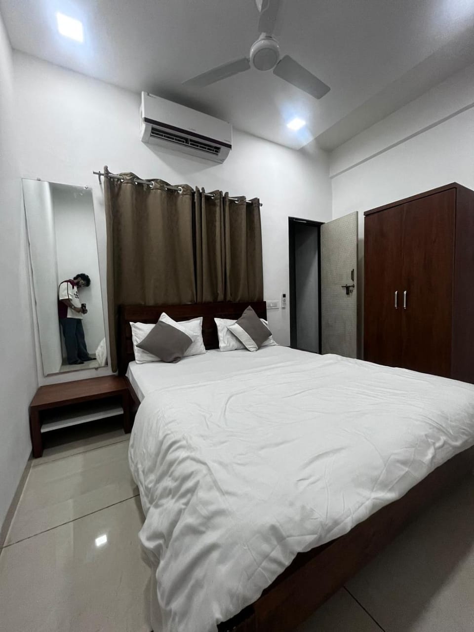 Ivory Stays Private 2BHK with Balcony ideal for Family Apartment hotel in Maharashtra