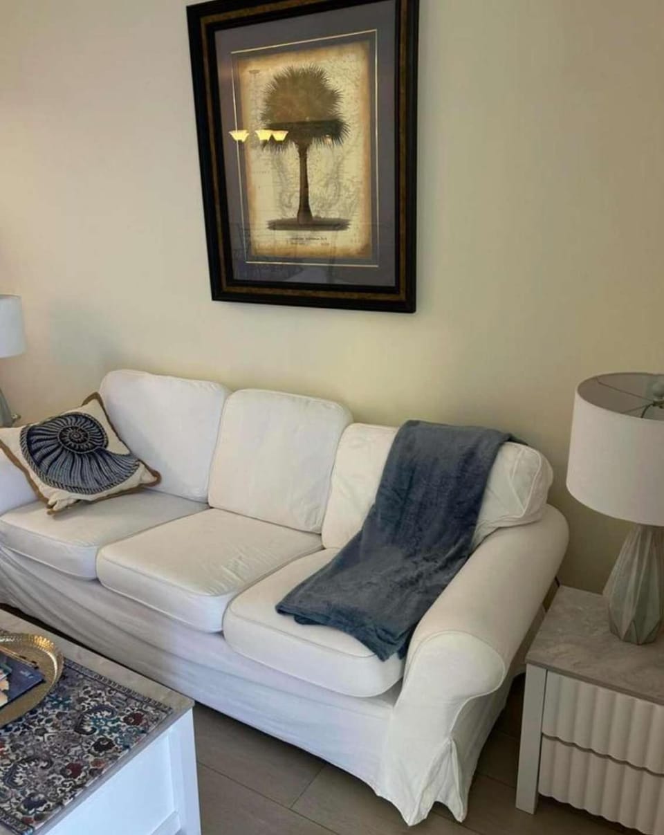 Spacious gulf front condo near beaches and shopping Apartment in Panama City Beach