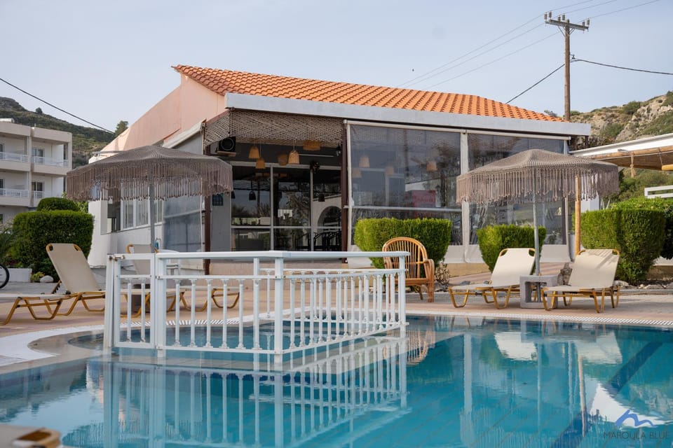 Property building, Day, Pool view, Swimming pool, sunbed