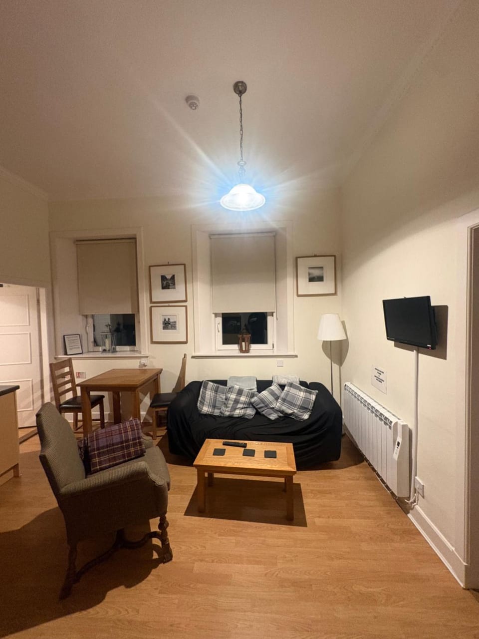 Communal lounge/ TV room, TV and multimedia, Living room, Seating area, Dining area, Evening entertainment