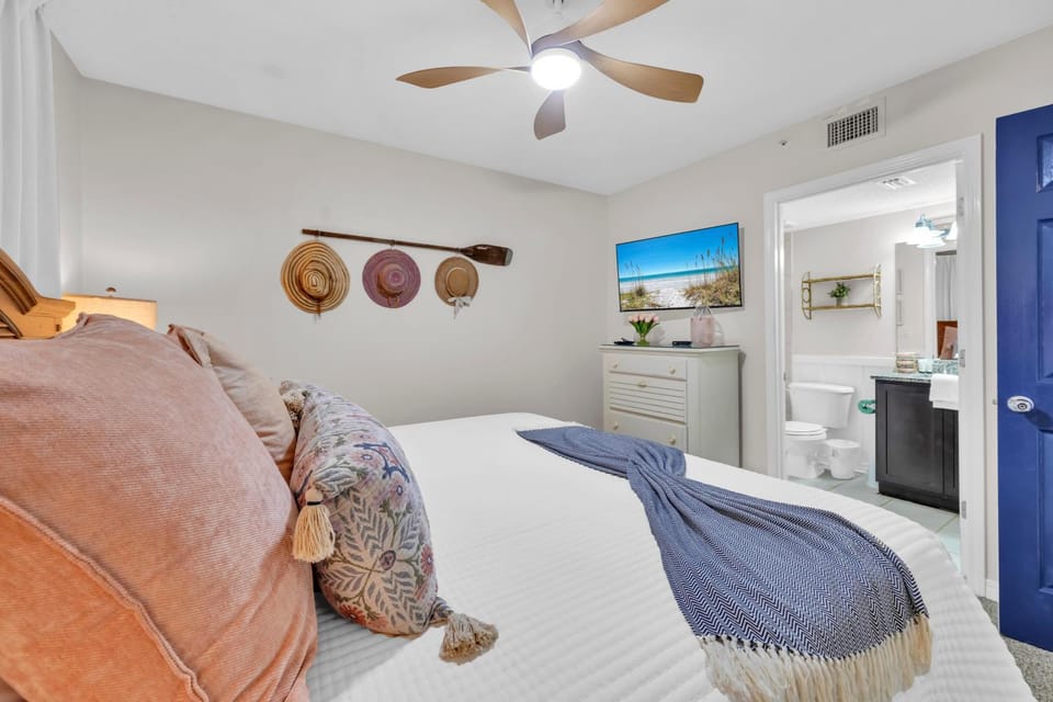 Island Princess 301 - No Shoes Retreat by Beach Stay Vacations House in Okaloosa Island
