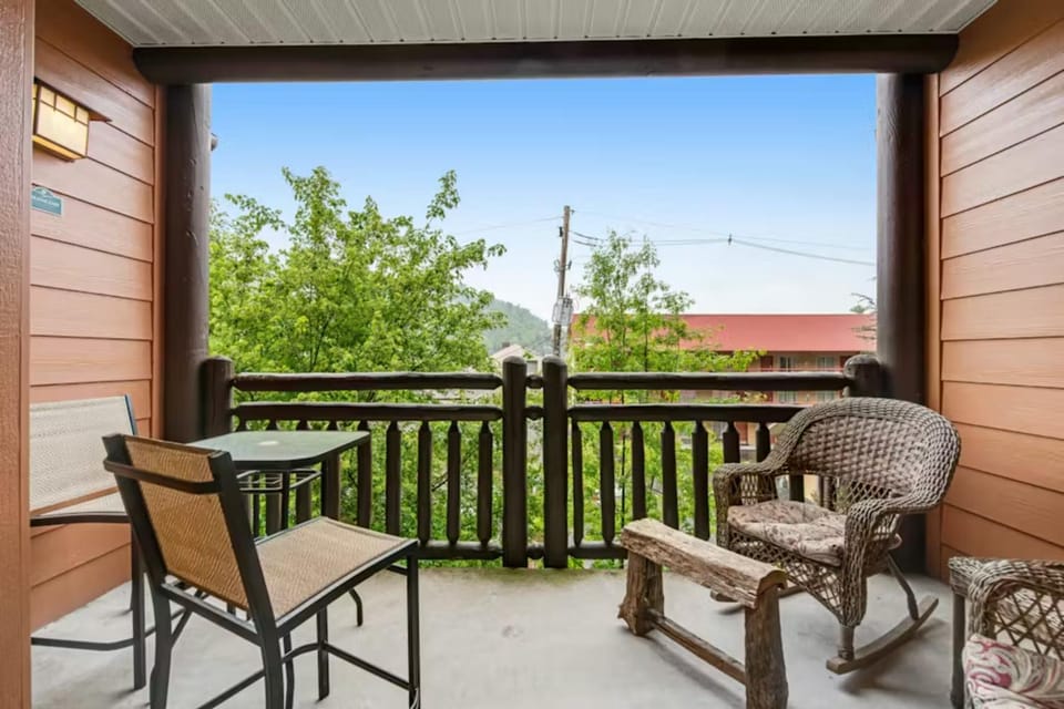 Day, Natural landscape, Balcony/Terrace, Seating area, Mountain view